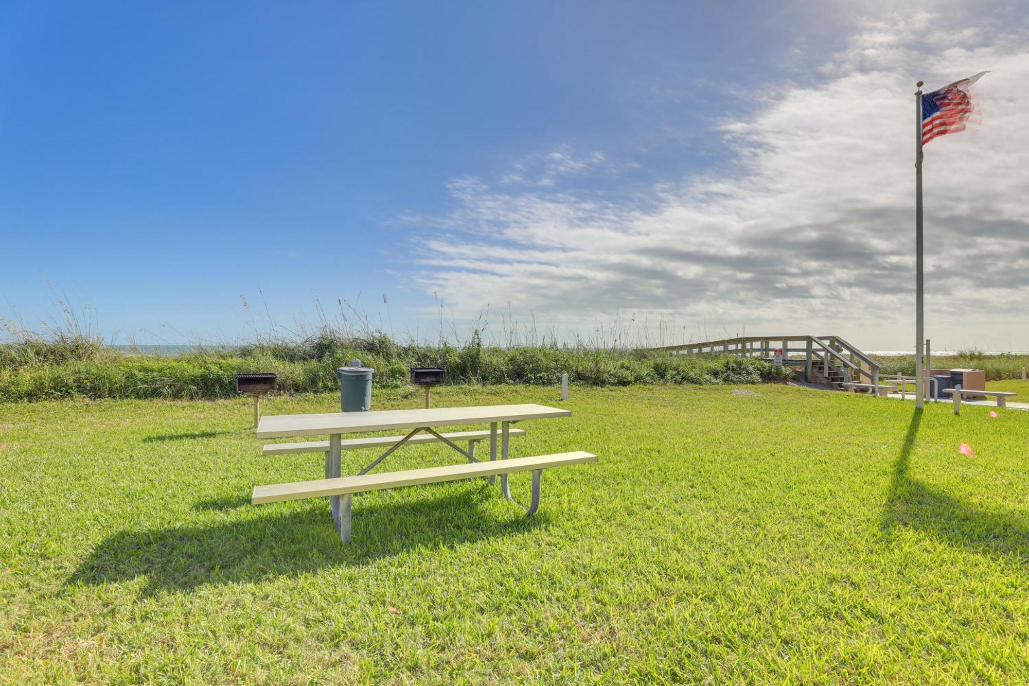 Central Cocoa Beach Condo With View, Steps To Beach! Ngoại thất bức ảnh